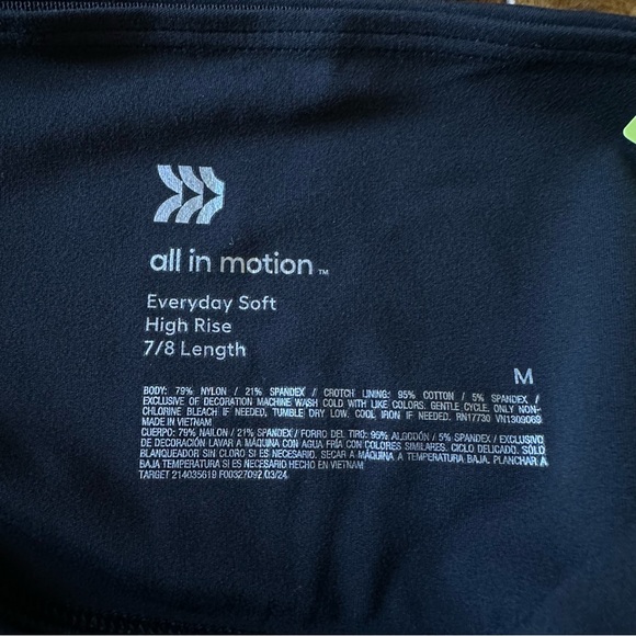 All in Motion Everyday Soft High Rise 7/8 Length Black Legging - Medium - Picture 7 of 7